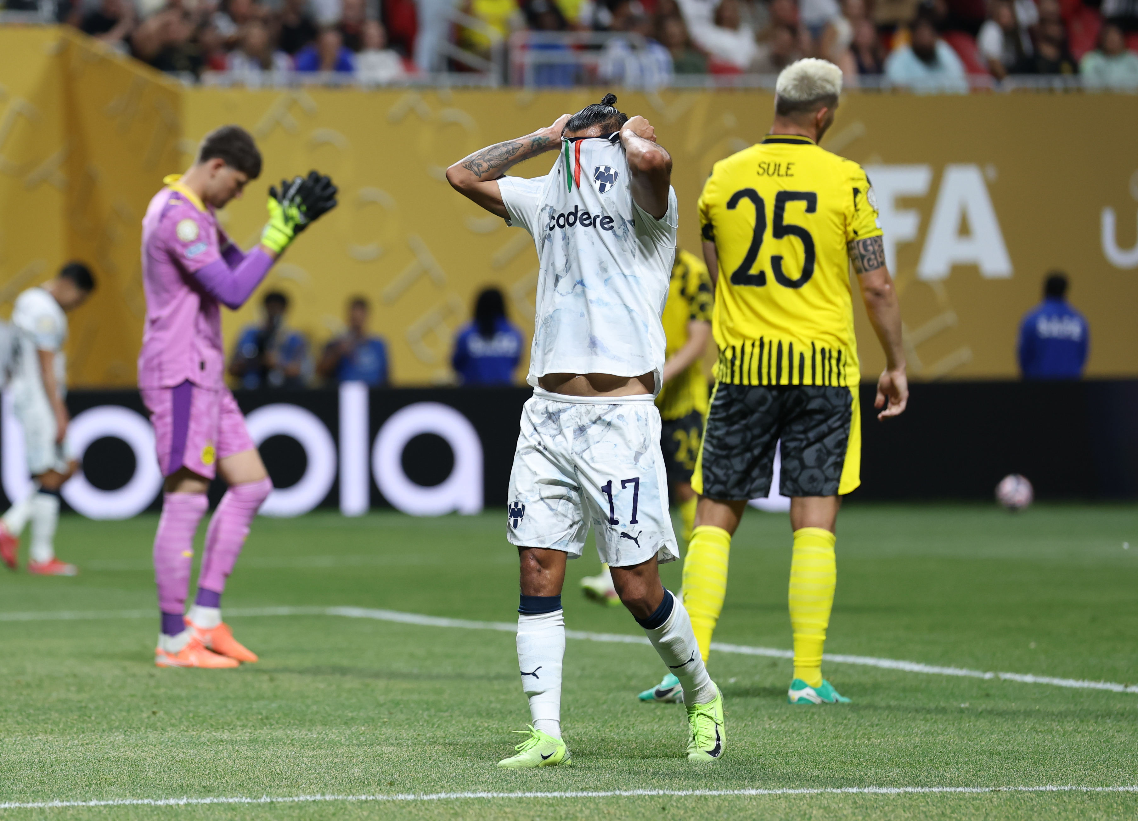 快讯:多特蒙德抵达美国备战世俱杯 快讯:多特蒙德抵达美国备战世俱杯