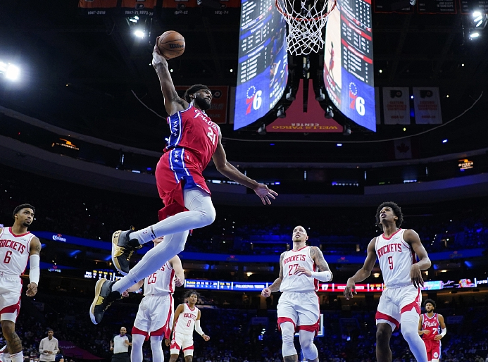 吉林队鏖战火箭，恩比德带队取胜