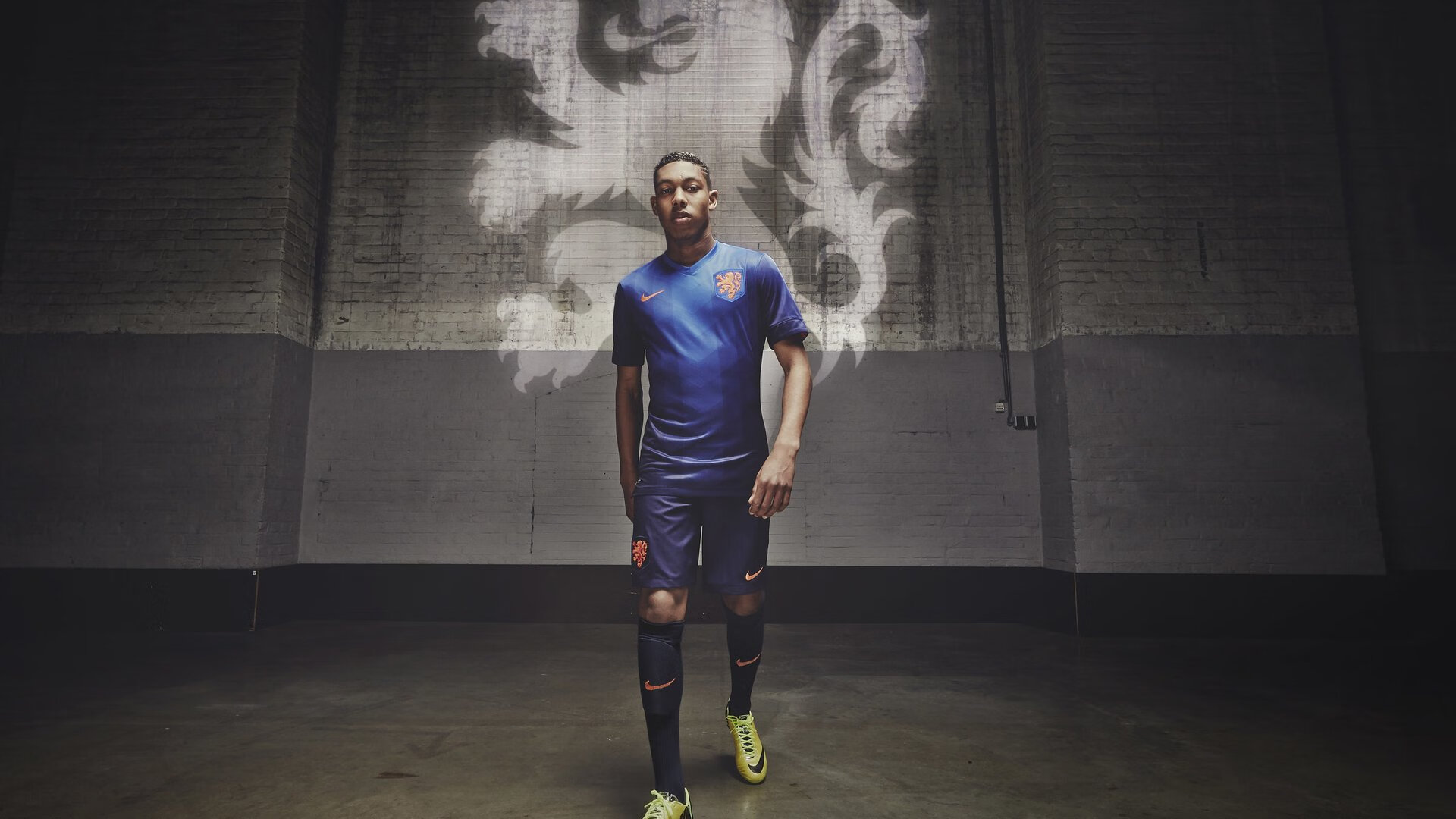 雷速足球直播平台-赛道与球场，新赛季的王者宣言