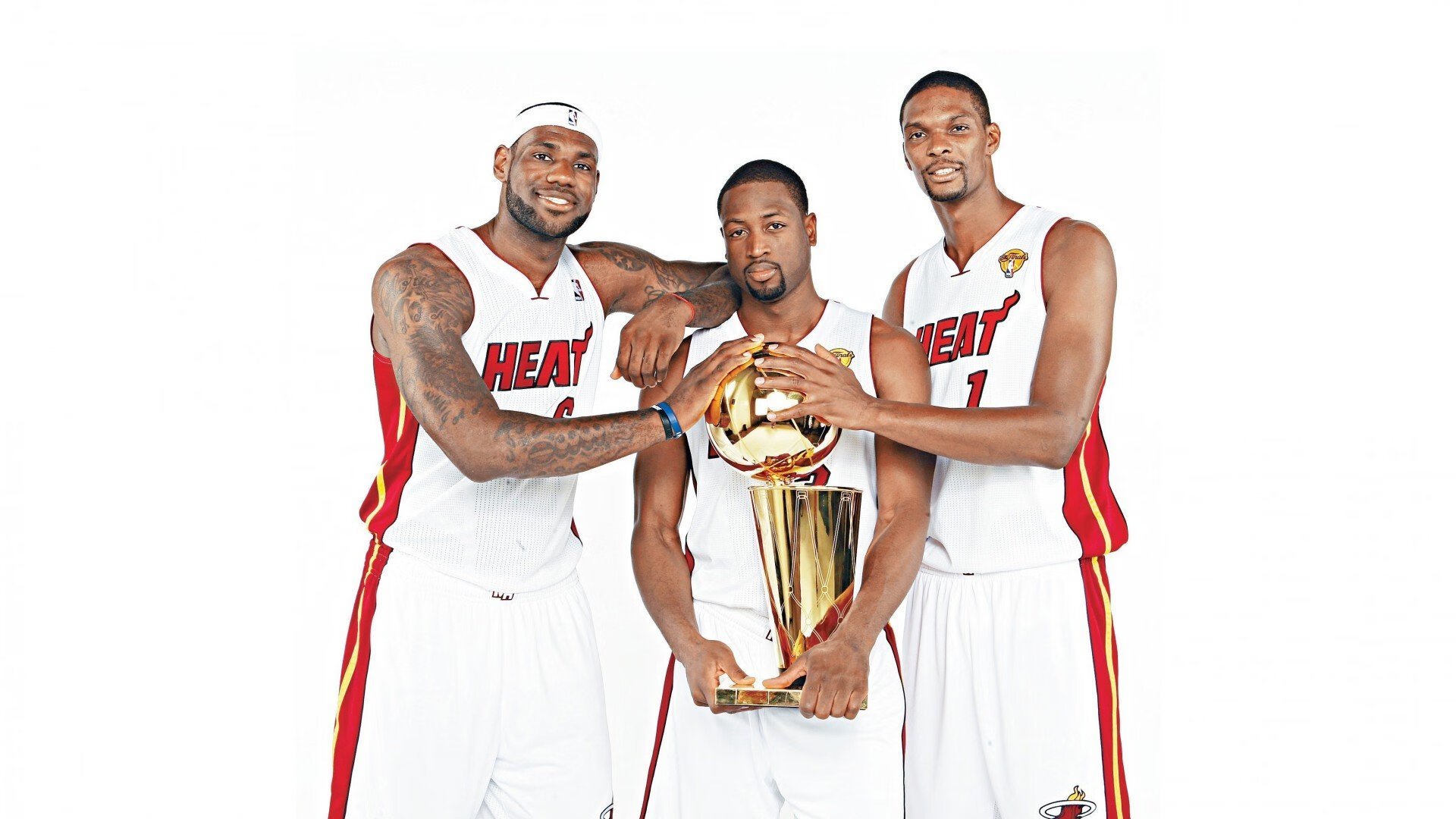 绿茵场外的决胜局，当英超争冠焦点战遇上伊朗绝杀新西兰