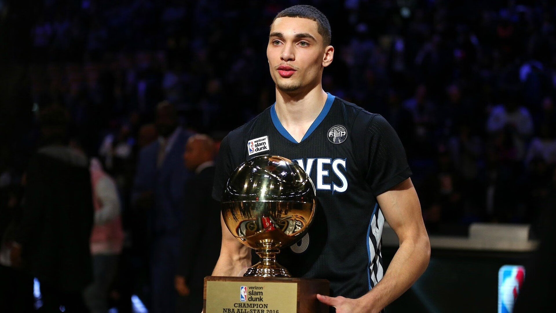 雷速官网-年度焦点之战之夜，皮克扛起全队