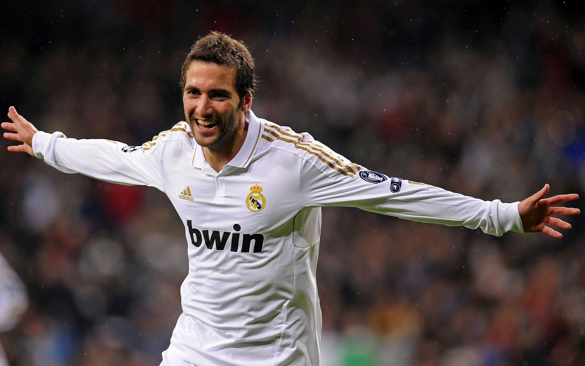 加勒比海风暴撼动安达卢西亚,斯通斯在洪都拉斯与塞维利亚的焦点战中证明自己