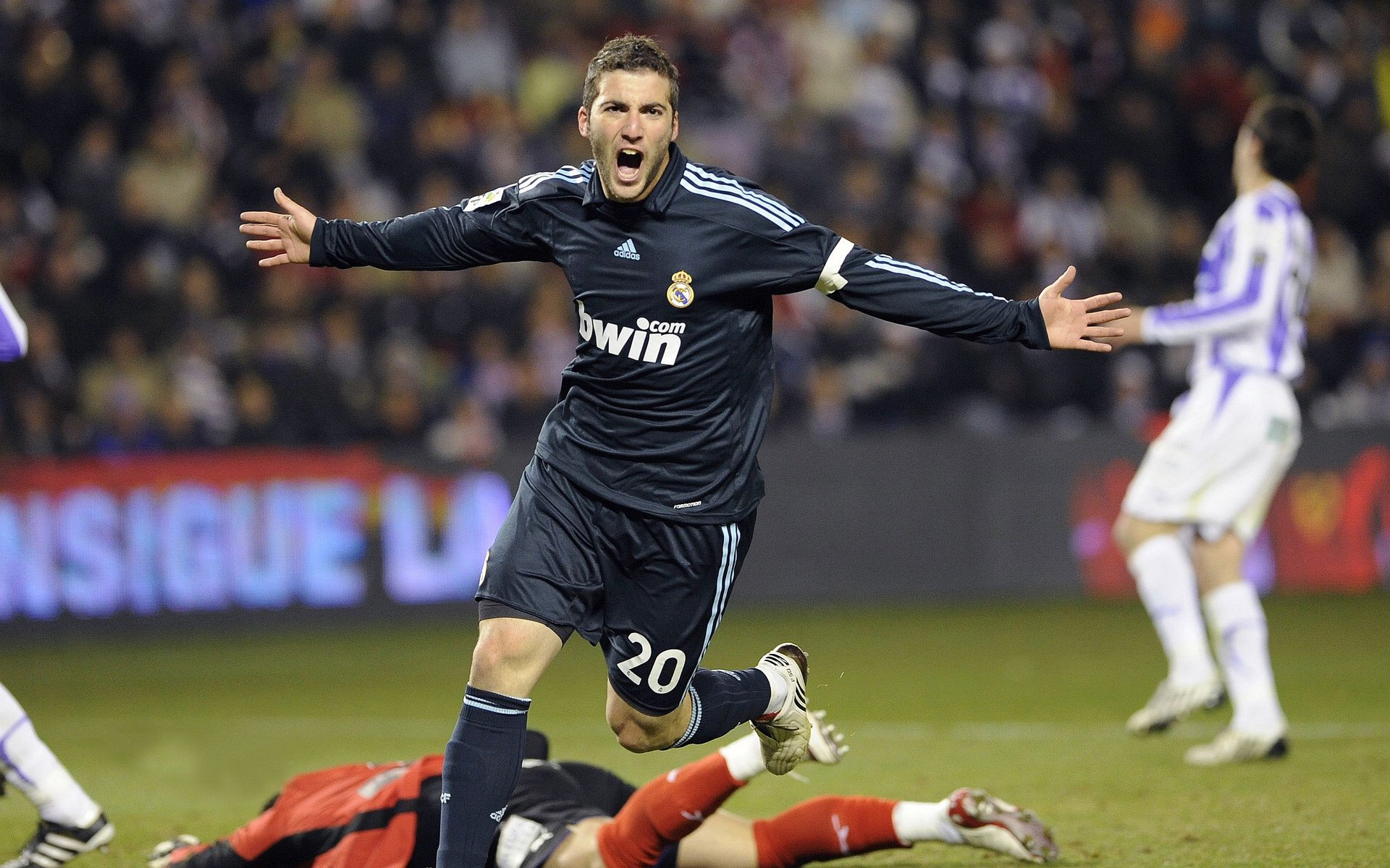 赛道之巅,保罗统治F1年度争冠之夜