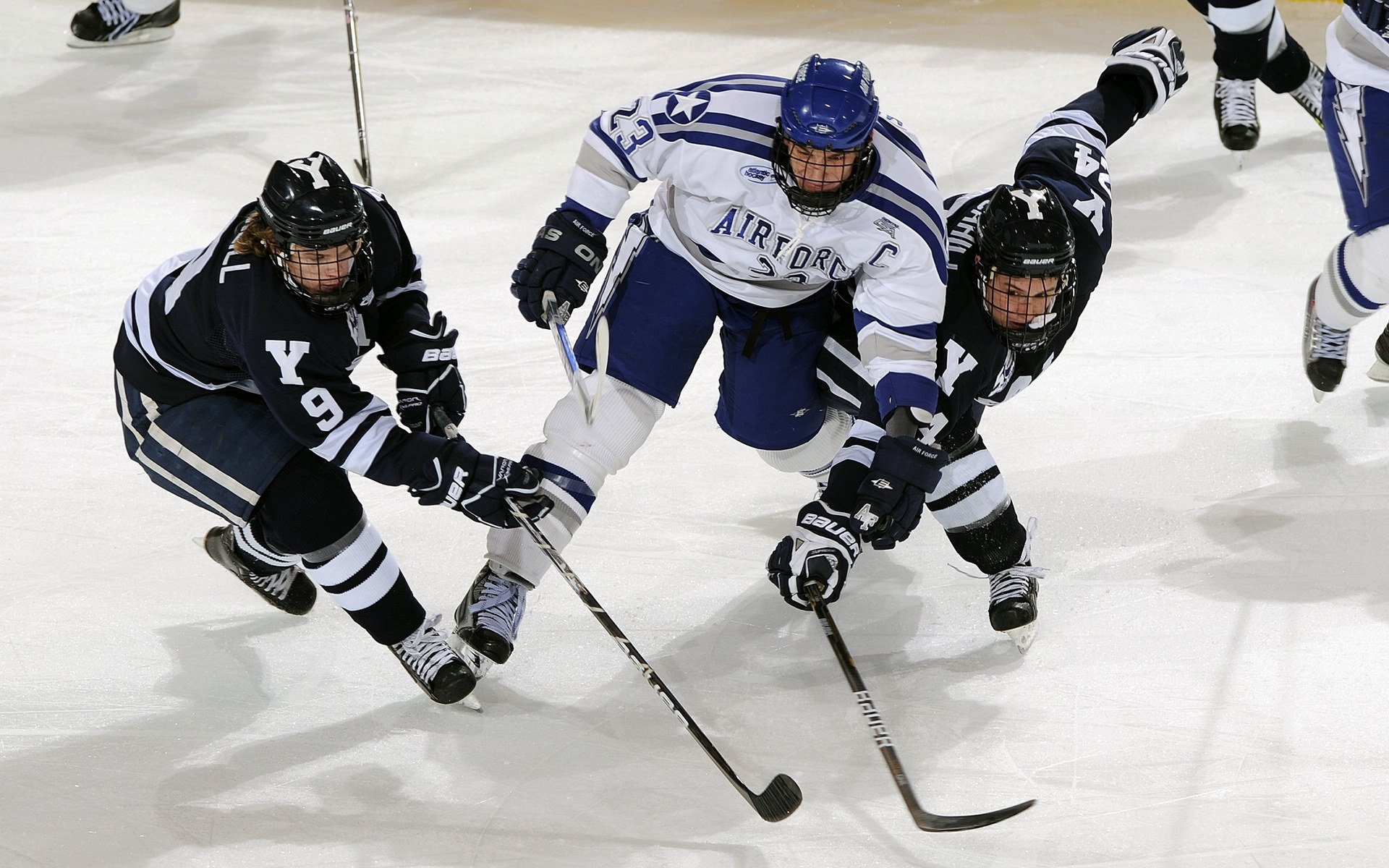 赛道与球场的双重奏,杰伦·格林F1称王夜,76人加时鏖战擒鹰